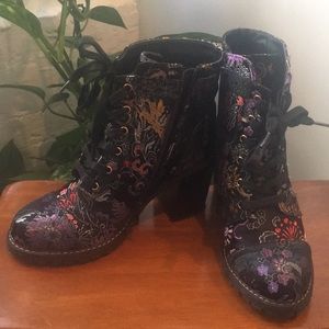 Flower Pattern Heeled Boots